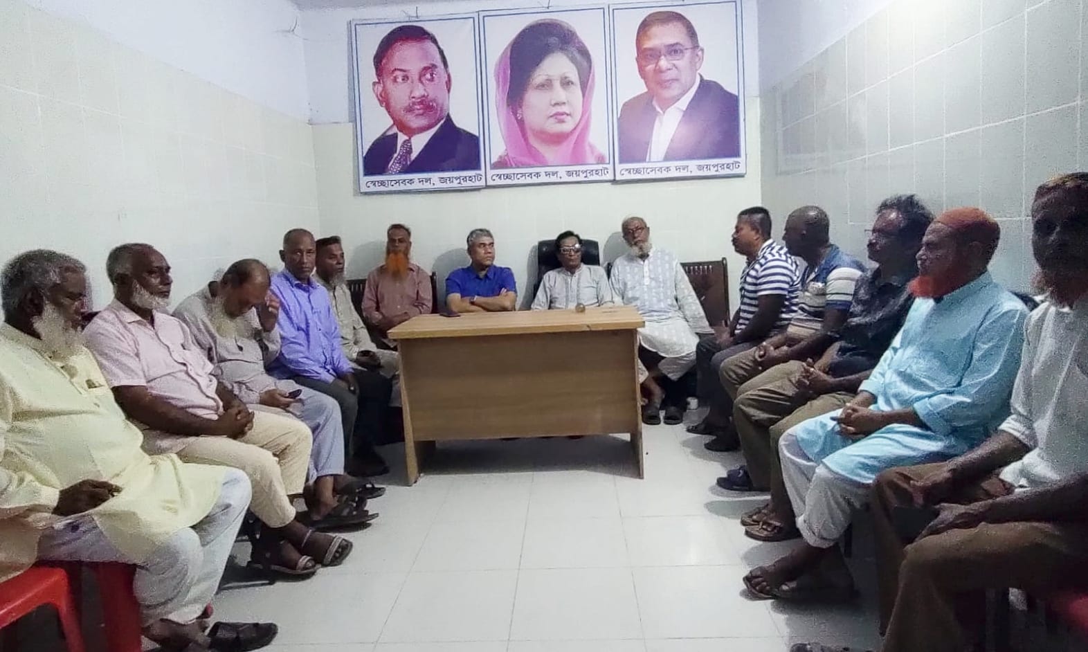 বিভাগীয় নেতা ওবায়দুর রহমান চন্দনের সঙ্গে আব্দুর রব বুলুর মতবিনিময়