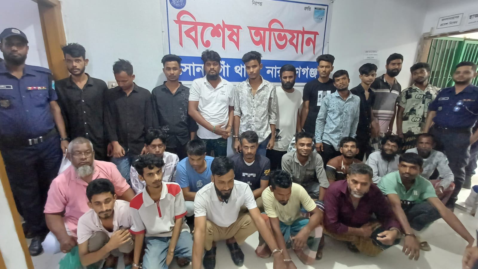 সোনারগাঁয়ে পুলিশের বিশেষ অভিযান, ইয়াবাসহ গ্রেপ্তার-২৬