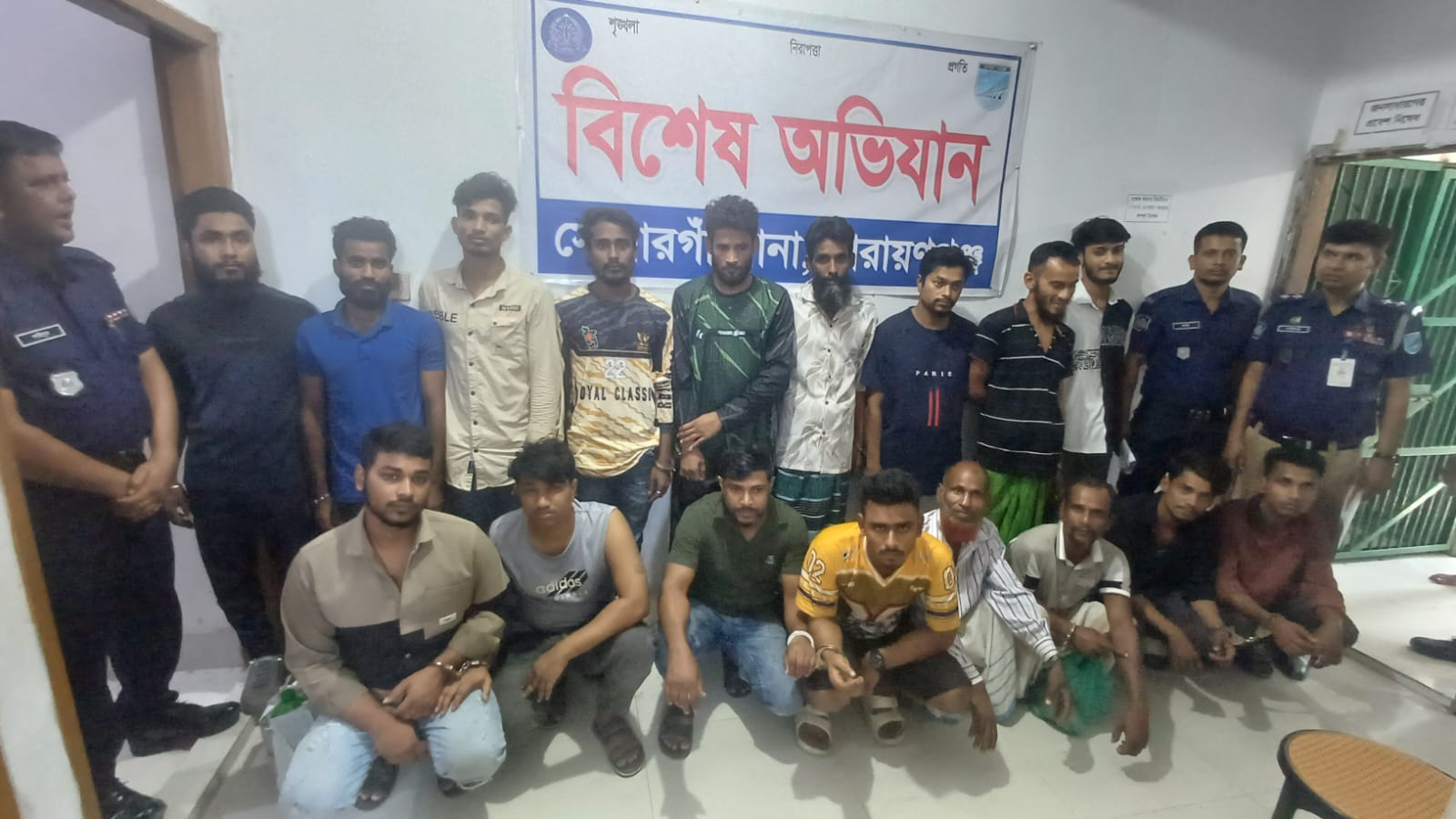 সোনারগাঁয়ে পুলিশের বিশেষ অভিযানে ৫১ পিস ইয়াবাসহ গ্রেপ্তার ১৭