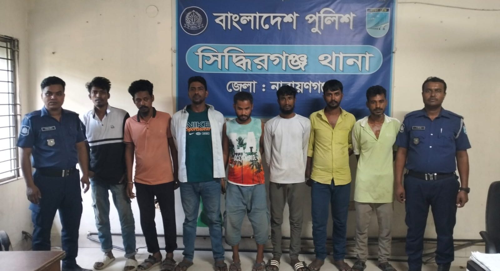 সিদ্ধিরগঞ্জে পুলিশের বিশেষ অভিযানে ৯ আসামি গ্রেপ্তার