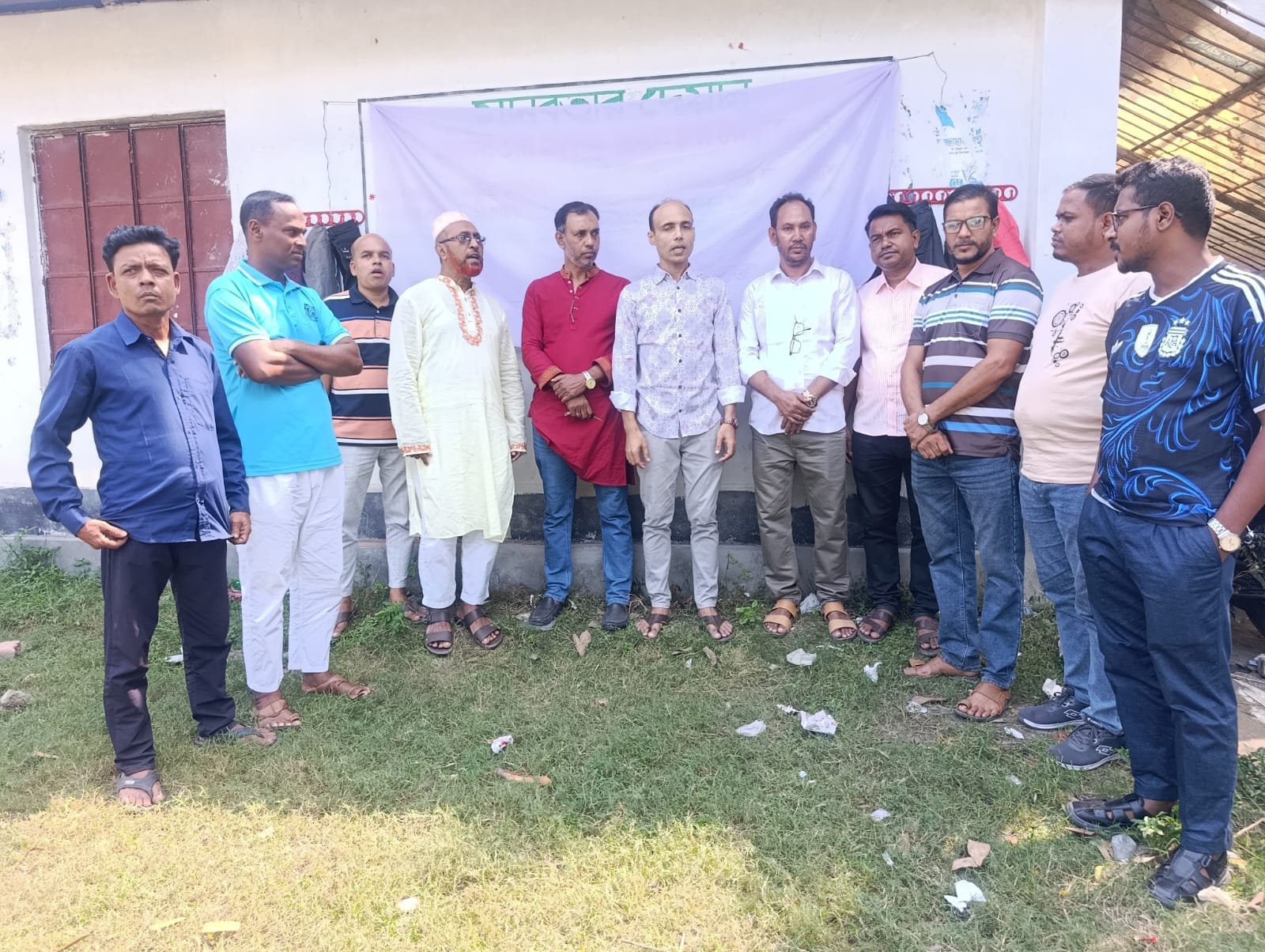 যশোরের মনোহরপুরে ‘মানবতা দেয়াল’ উদ্বোধন করল স্বেচ্ছাসেবী সংগঠন প্রয়াস