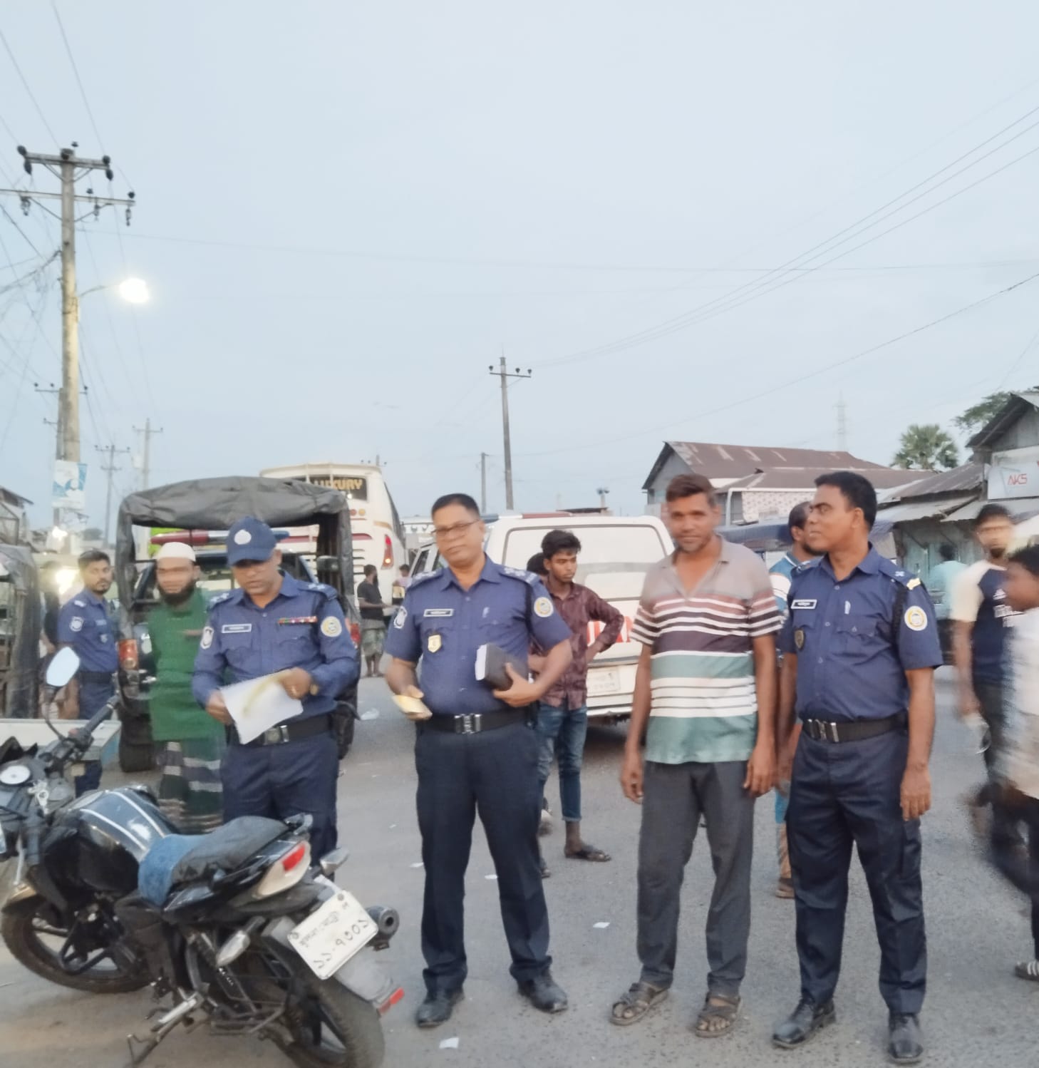 আমতলীতে দুই দিনে ১৫৩ যানবাহন তল্লাশি, ট্রাফিক আইনে ২২ মামলা