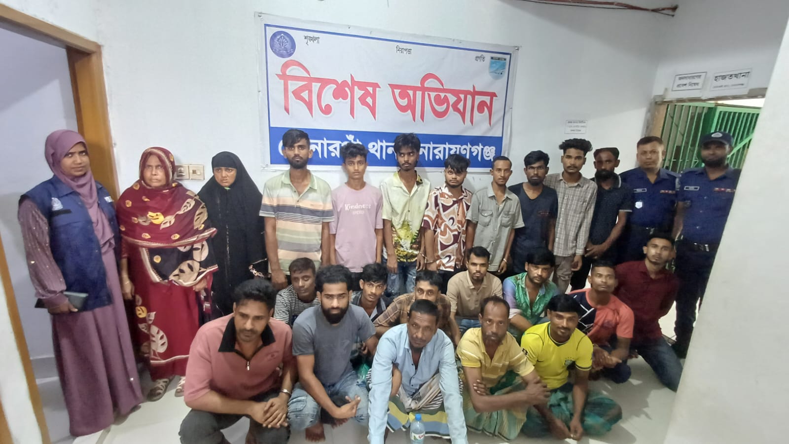 সোনারগাঁয়ে বিশেষ অভিযানে ৪ হাজার ৫০০ পিস ইয়াবাসহ গ্রেপ্তার ২৩