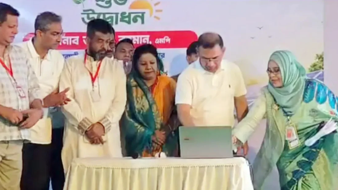 ফেনীতে দেশের প্রথম সরকারি ভবনভিত্তিক রুফটপ সৌরবিদ্যুৎ প্রকল্পের উদ্বোধন