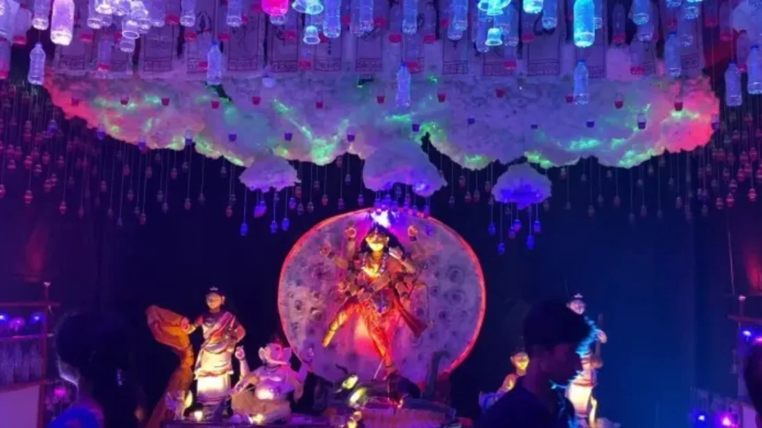 ফেলে দেওয়া ৬ হাজার প্লাস্টিকের বোতলে দুর্গাপূজার মণ্ডপ, শেরপুরে দর্শনার্থীদের ঢল
