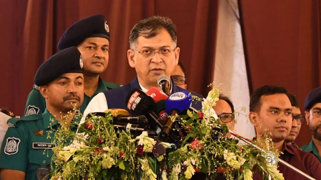 ‘আমাকে দেখলে তো লোকে সংবিধান বলে’, ধর্মীয় স্বাধীনতা নিয়ে স্বরাষ্ট্রমন্ত্রী